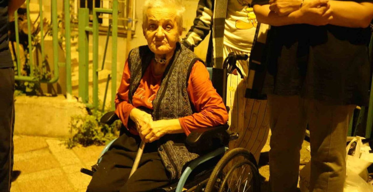 Mutfak Tavanındaki Sıva Düşmesi Aileyi Tahliye Etti