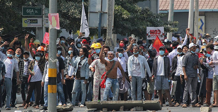 Myanmar’da Darbe Sonrası Devlet İşleyişi Durma Noktasına Geldi