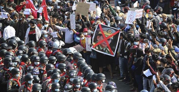 Myanmar'da Eylemler Hala Devam Ediyor