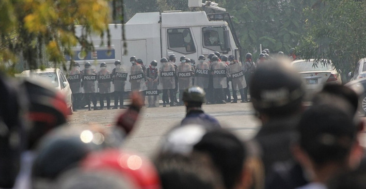 Myanmar’da Sular Durulmuyor! En Az 800 Asker Orduyu Terk Etti