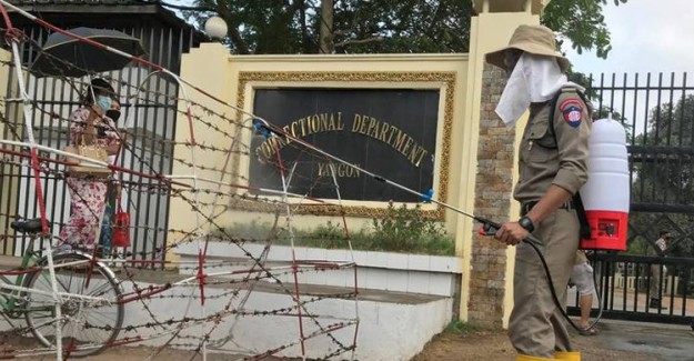 Myanmar'da Virüs Dolayısıyla 25 Bin Mahkum Serbest Bırakacak