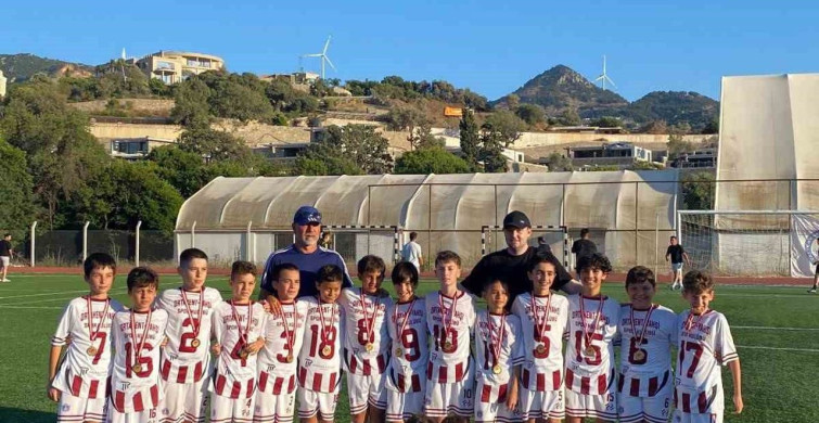 Namağlup şampiyon Ortakent Yahşi SK U11 takımı kupaya uzandı