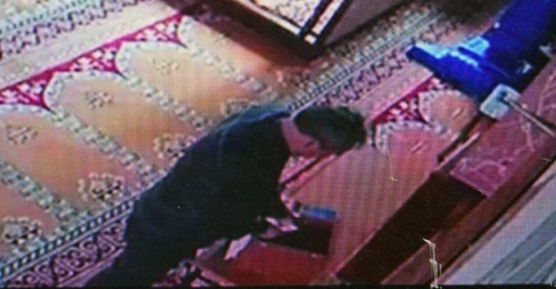 Namaz Kılmak İçin Geldiği Camiden Sadaka Kutusunu Çalıp Kaçtı