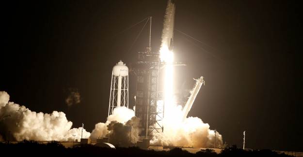 Nasa ve SpaceX, 4 Astronotu Uzaya Gönderdi