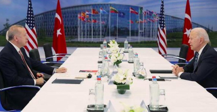 NATO Zirvesi'nde Dikkat Çeken Kitap! Cumhurbaşkanı Erdoğan, Biden'a Kitap Hediye Etti