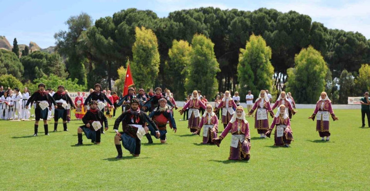 Nazilli'de 19 Mayıs Coşkusu Sokakları Sarhoş Etti