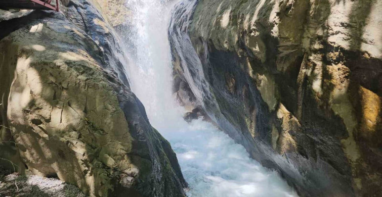 Nehri şelalesi'ne yoğun ilgi