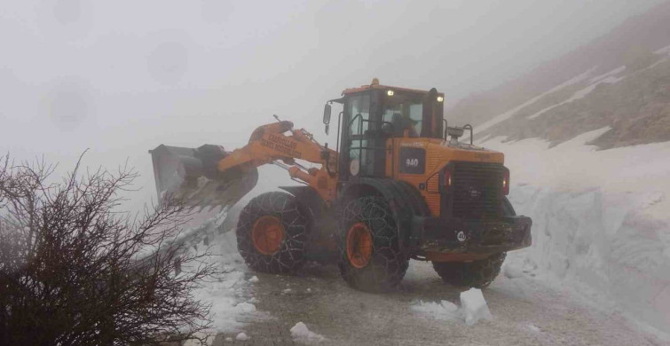 Nemrut Dağı'nın Yolu Karla Mücadeleyle Açılıyor