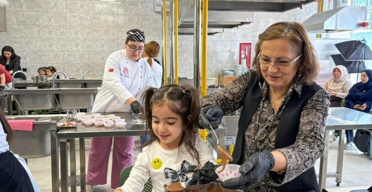 Nesillerin Tatlı Buluşması: Kek Yapma Etkinliği