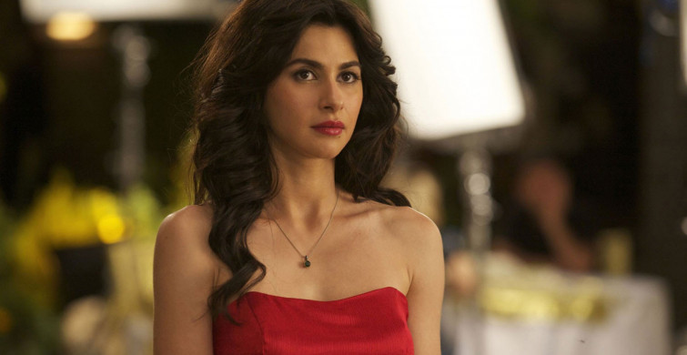 Nesrin Cavadzade'nin Elbisesinin Fiyatı Dudak Uçuklattı