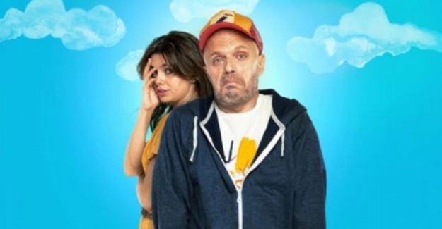 Netflix'in Yeni Komedi Dizisi Casi Feliz İlk Sezon Onayını Aldı 
