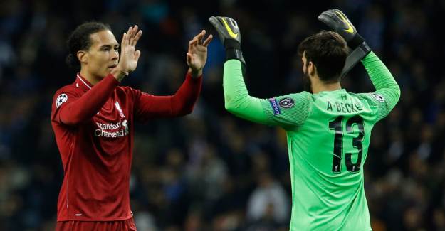 Neville: 'Alisson, Van Dijk'tan Daha Önemli'