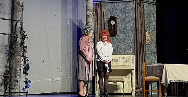 Nevra Serezli, 'Ağaçlar Ayakta Ölür' ile Sahnelerde