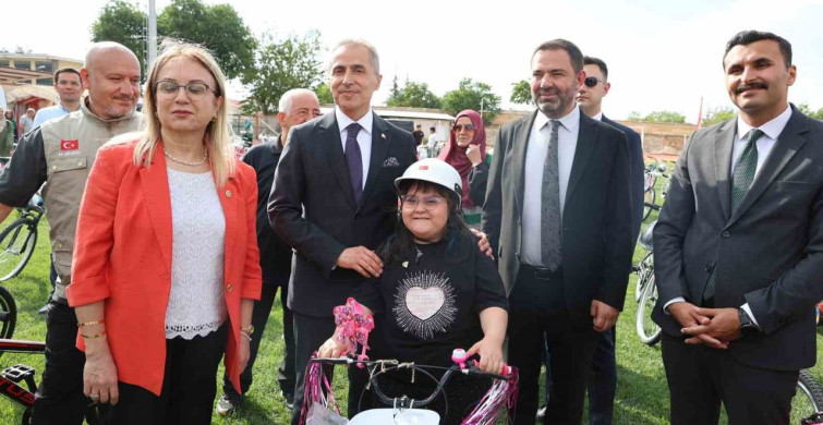 Nevşehir'de bisiklet şenliğinde 250 çocuğa bisiklet hediye edildi
