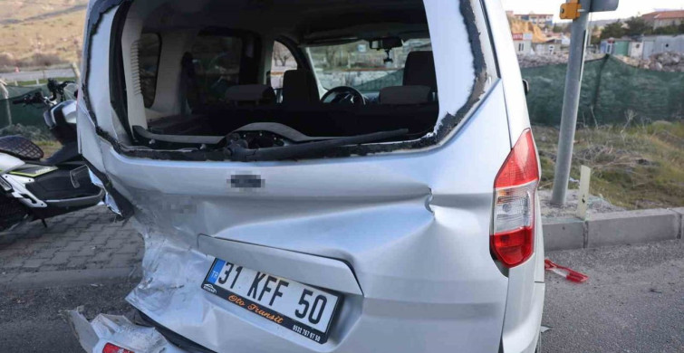 Nevşehir'de Kırmızı Işıkta Kaza: 2 Yaralı