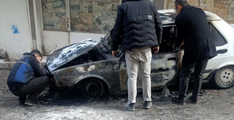 Nevşehir'de Park Halindeki Otomobil Alev Alev Yandı