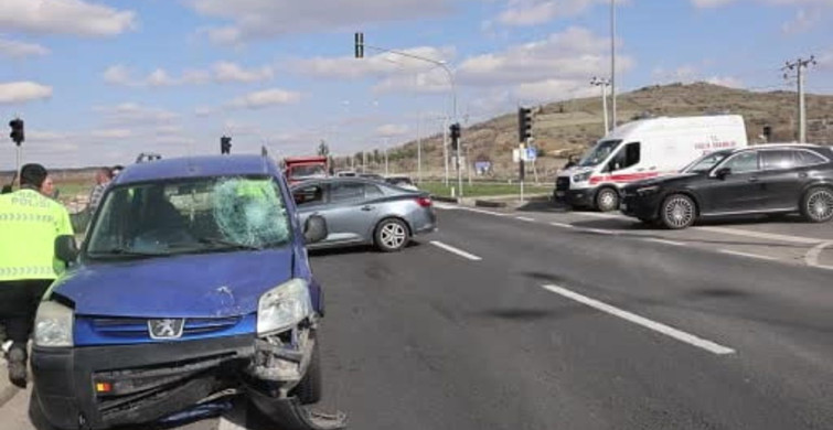 Nevşehir'de Trafik Kazası: Kırmızı Işıkta Motosiklete Çarpma Sonucu 2 Yaralı