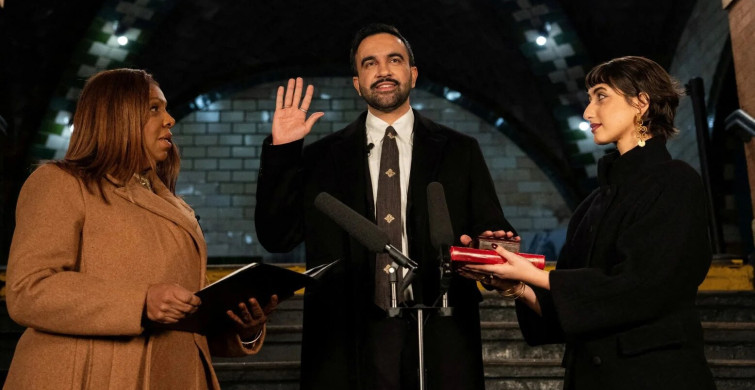 New York’ta ezber bozan yemin: Mamdani Kur’an-ı Kerim’e el basarak göreve başladı