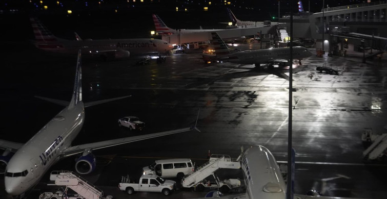 New York'ta Uçak İtfaiye Aracına Çarptı