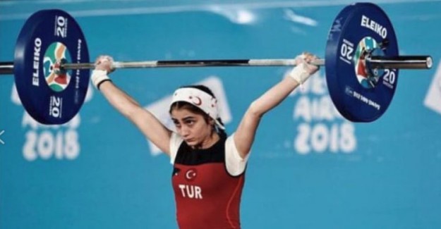 Nida Karasakal Tarihe Geçti!