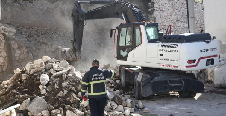 Niğde Kalesi'nde İstinat Duvarı Çöktü