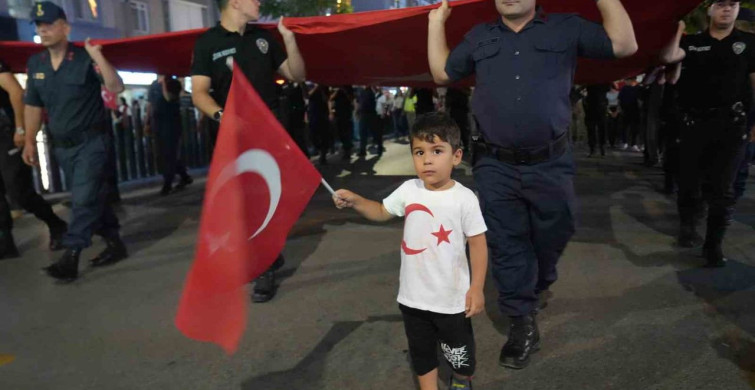 Niğde'de 15 Temmuz'un 10. yılında fener alayı ve demokrasi nöbeti