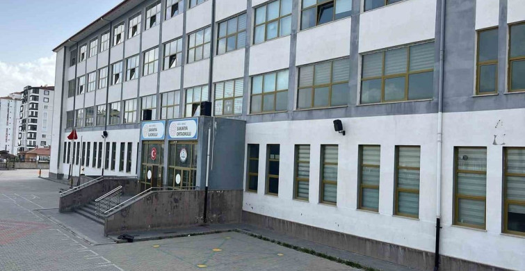 Niğde'de 27 Öğrenci Pide Yemeği Sonrası Rahatsızlandı