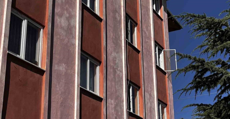 Niğde'de 3. kattan düşen 2 yaşındaki çocuk ağır yaralandı