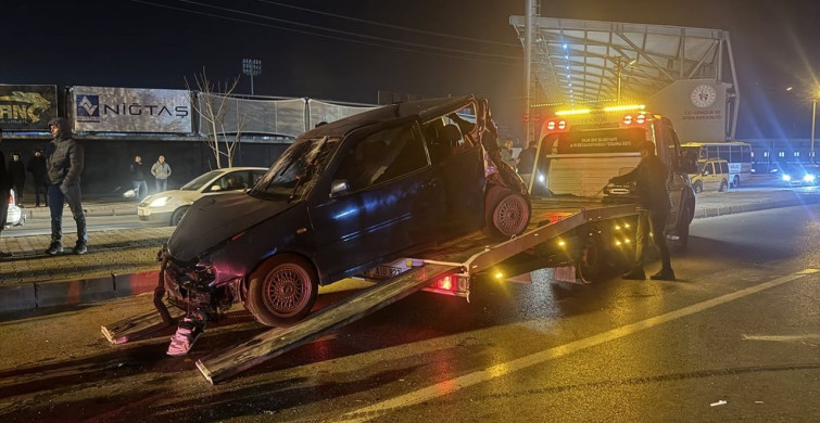 Niğde'de İşçi Servisi ile Araç Çarpıştı: 11 Yaralı