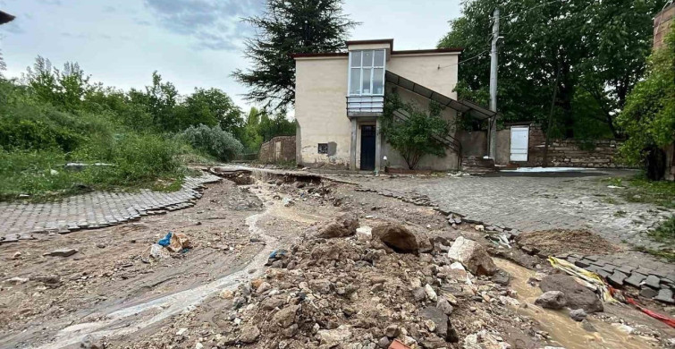 Niğde'de Sel Faciası: Bir Kadın Hayatını Kaybetti