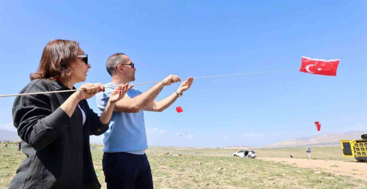 Niğde'de Uçurtma Şenliği Renklere Doyurdu