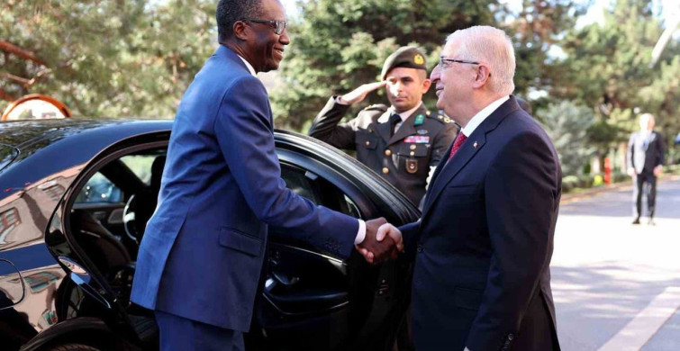 Nijer Savunma Bakanı Mody Türkiye'de