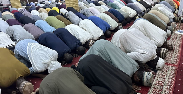 Nijerya'da Ramazan'ın İlk Teravih Namazı Kılındı
