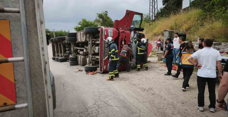 Niksar’da kamyonet devrildi: 3 kişi yaralandı