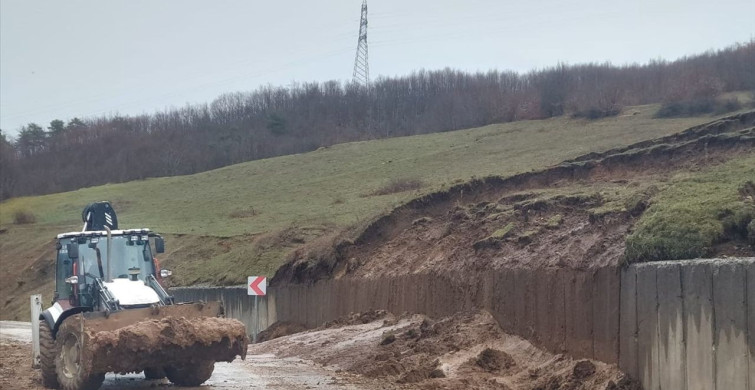 Niksar'daki Heyelan Sonrası Yol Yeniden Ulaşıma Açıldı