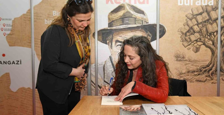 Nilüfer Açıkalın Bursa Kitap Fuarı'nda Okurlarıyla Buluştu