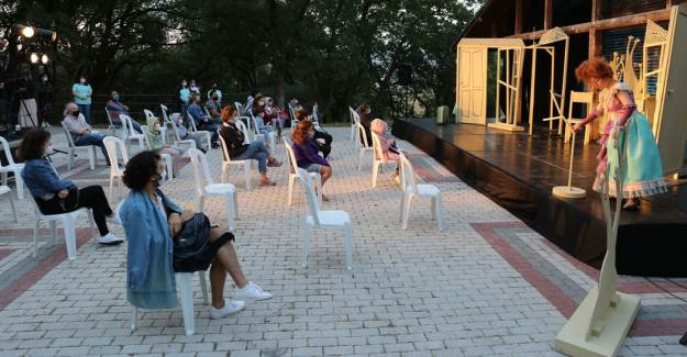 Nilüfer Belediyesi’nden Açık Havada Tiyatro 