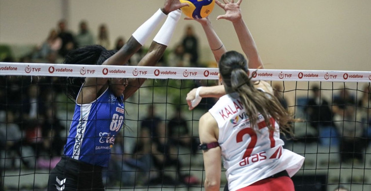 Nilüfer Belediyespor Eker, Vodafone Sultanlar Ligi'nde Aras Spor'u Gerilimle Geçti