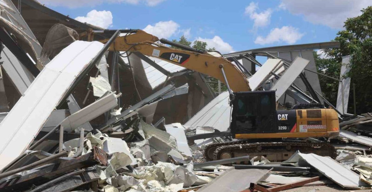 Nilüfer'de toplam 3 bin 300 metrekarelik 3 kaçak yapı yıkıldı