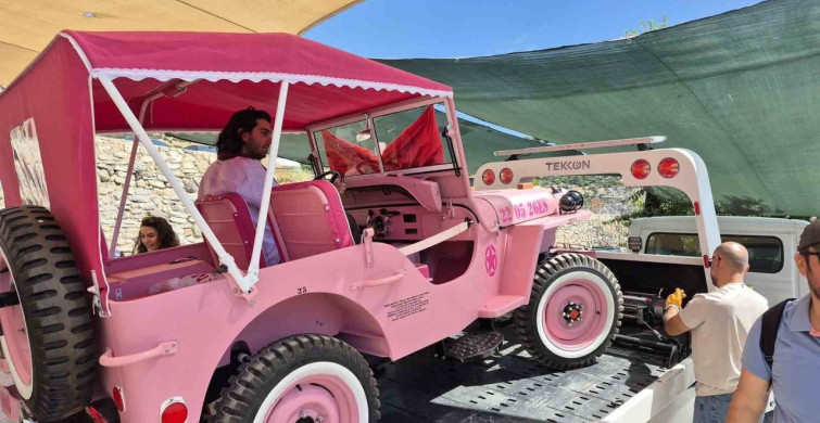 Nostaljik Düğün Sürprizi: 1952 Model Pembe Cip