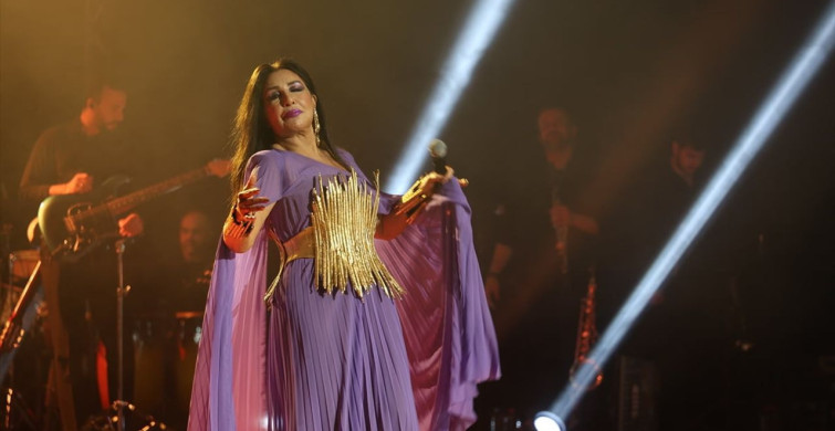 Nükhet Duru, Aydın'da 8 Mart Dünya Kadınlar Günü Konseri İle Sahne Aldı