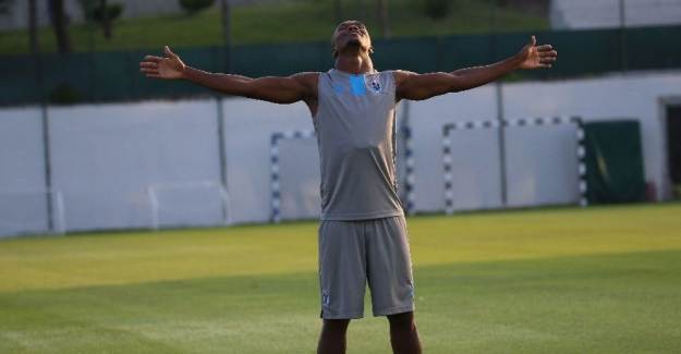 Nwakaeme: 'Hazırız, İki Kupaya da Talibiz'