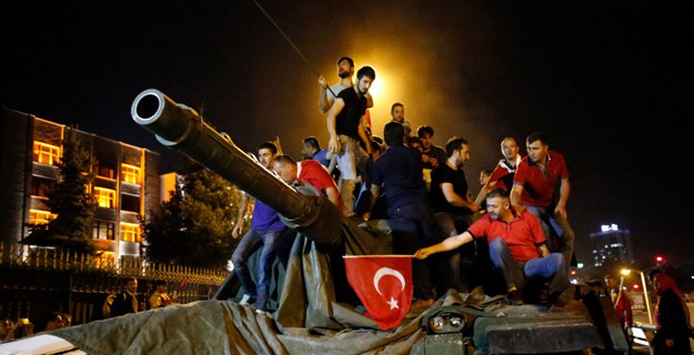 O Gece 'Abilerden' Tüyler Ürperten Talimat!