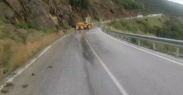 Ödemiş-Turgutlu Yolunda Toprak Kayması