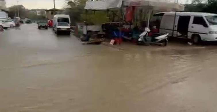 Ödemiş'te Sağanak Yağış Hayatı Olumsuz Etkiledi
