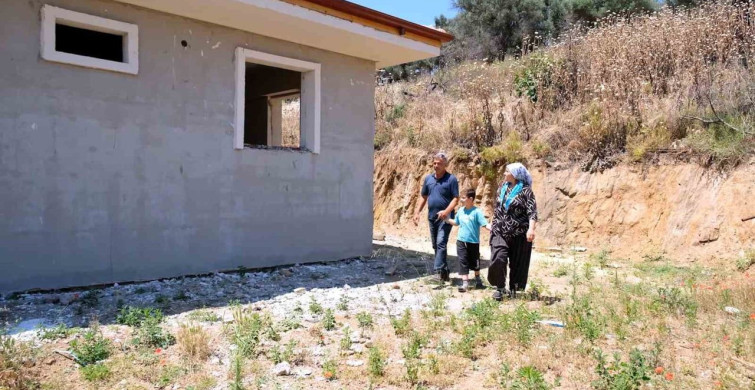 Ödemiş’te yangından etkilenen konutlar yeniden inşa ediliyor