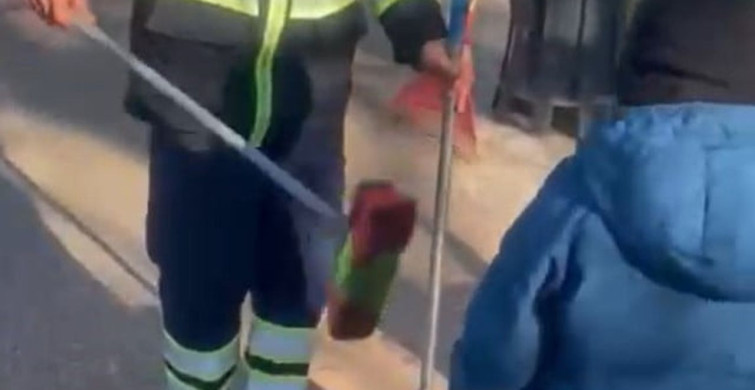 Oğluyla Beraber Temizlik Yapan Baba Duygulandırdı