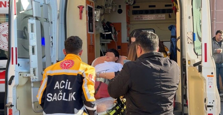 Öğrenci Demir Çitten Yaralandı