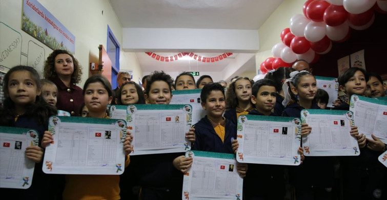 Öğrenciler Karnelerini Aldı