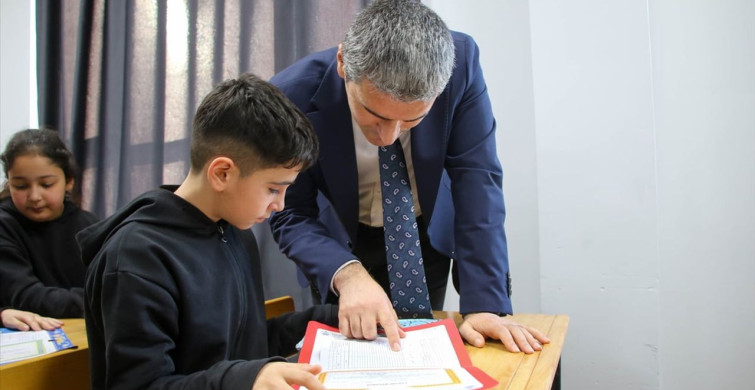 Öğrenciler Karnelerini Aldı: İzmir ve Çevresindeki Törenler